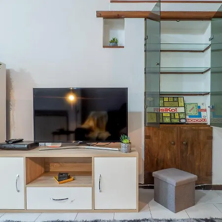 Apartment Nights In - Via Carlo Mayr Con Wi-fi Gratuito E Terrazzo Condominiale